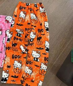 Halloween Pyjama Pants, Hello Kitty Pjs Halloween, Halloween Hello Kitty Pants, Halloween Pjs Pants, Cozy Halloween Outfits, Cute Halloween Pajama Party Sleepwear, Cute Cartoon Print Bottoms For Sleepover, Cute Halloween Sleepover Sleepwear, Halloween Pj Pants