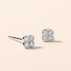 Crafted in 2.69 grams of 14K Yellow Gold, the earrings contain 40 stones of Round Natural Diamonds with a total of 0.49 carat in G-H color and SI clarity. Contemporary Fine Jewelry, Real Gold Jewelry, Real Jewelry, Gold Diamond Jewelry, Discount Jewelry, Yellow Earrings, Cheap Jewelry, Timeless Jewelry, Earrings Collection