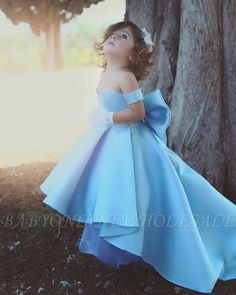 Looking for in Stretch Satin, Ball Gown style, and elegant Bow work Babyonlinewholesale has all covered on this unique Off the shoulder Sky Blue High Low Flower Girl Dresses. Kids Gowns, Kids Flower Girl Dresses, Flower Girl Dresses Blue, Satin Flower Girl Dress, Princess Flower Girl Dresses, Blue Ball Gowns, Girls Blue Dress, First Communion Dresses, Wedding Girl