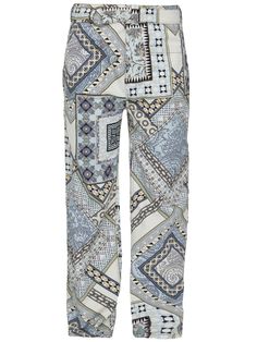 These trousers aren't just another pair in your wardrobe. Their vibrant paisley print adds a dash of flamboyance to your ensemble, while their 100% Algodon composition ensures maximum comfort. Perfect for those who appreciate an exotic and stylish flair in their everyday wear. Size: 38 Color: 250 (250) Composition: 100% Algodon for ultimate comfort Vibrant paisley print for a dash of flamboyance | Etro Women's Paisley Print Trousers in 250 | Size IT 42 | 13516 Color 9618250 Baggy Jeans For Women, Printed Trousers, Trouser Pants Women, Floral Pants, Straight Leg Trousers, Cut Jeans, Designer Outfits Woman, Straight Leg Pants, Geometric Print