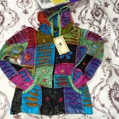 India Boutique Zip Up Hoodie Juniors Size Large Multicolored 2 Pockets Nwt Multicolor Long Sleeve Cotton Sweatshirt, Cotton Tops With Adjustable Hood For Fall, Fall Cotton Tops With Adjustable Hood, Blue Patchwork Top For Winter, Winter Blue Patchwork Top, Casual Multicolor Fleece Sweatshirt, Colorful Cotton Outerwear For Fall, Casual Multicolor Winter Sweatshirt, Winter Fleece Tops With Patchwork