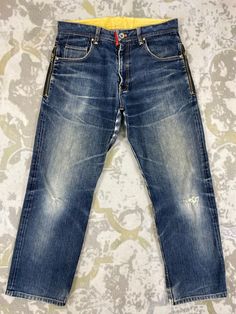 31x28 Faded Blue Vintage Japanese Brand Jeans - JN3048 Size: 31 Item Description tag : Levi's Actual measurement (inches): Waist - 31 Front Rise - 11.5 Hips - 46 Thigh - 12.5 Knee - 9 Leg Opening - 16 Inseam - 28 Outseam - 36.5 #JN3048 Grunge Vintage, Jean Bleu, Faded Denim, Grunge Style, Blue Vintage, Jeans Brands, Vintage Jeans, Grunge Fashion, Denim Blue