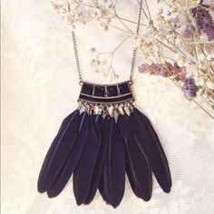 Lovely Feather Necklace With Black And Bronze Detail. Bohemian Black Necklace For Party, Black Feathered Jewelry For Festivals, Elegant Black Feather Jewelry, Black Feather Jewelry For Party, Black Feathered Jewelry For Party, Feather Necklace, Feather Necklaces, Womens Jewelry Necklace, Feathers