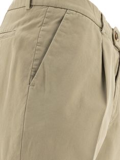 These classic pants are all about combining comfort with style, perfect for any occasion. They're crafted with care in Italy, ensuring top-notch quality and a sophisticated look. You'll love how they fit just right, making them a staple in any wardrobe. Regular fit, mid rise for a comfortable and flattering look Made from 100% cotton for breathability and ease Crafted in Italy, ensuring superior quality and craftsmanship Season: FW24 Color: Green Luxury Green, Relaxed Elegance, Brunello Cucinelli Men, Pleated Trousers, Leather Cap, Mens Fall, Mens Luxury, Light Sweater, Sneaker Heels