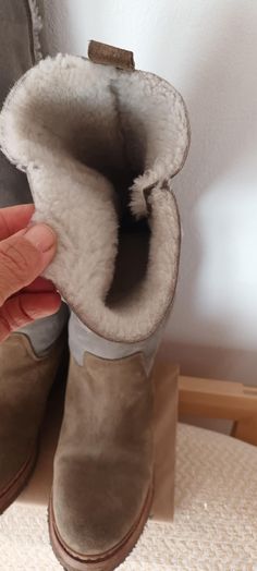 Vintage shearling knee high boots suede flat round toe sheepskin boots.fully lines.size 40.very good condition warm sole. Knee High Boots Suede, Knee High Boots Flat, Boots Flat, Boots Suede, Sheepskin Boots, Suede Flats, Cozy Fashion, Boot Shoes Women, High Boots