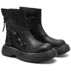 Introducing the Techwear Boot, the perfect combination of luxury and practicality. These stylish Chelsea boots are made from high-quality materials, with a thick sole that provides both style and comfort. Whether you're hitting the town or the trails, these boots are sure to make a statement. With a British-inspired design, they're perfect for those who want to add a touch of class to their wardrobe. Order your pair today and experience the difference! Techwear Boots, Botas Chelsea, Autumn Sales, Tech Fleece, Futuristic Design, Waterproof Fabric, Quality Clothing, Chelsea Boots, Chelsea