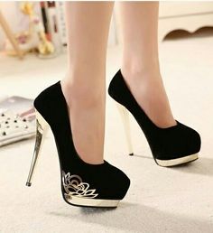 Hak Tinggi, Womens Black Booties, High Heel Dress, Cooler Look, Platform High Heels, Fashion Heels, Fashion High Heels, Black High Heels, Ankle Strap Heels