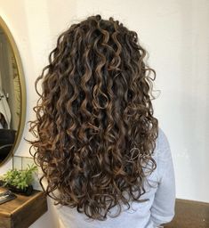 Rachel Green Hair, Natural Curly Hair Cuts, Color Melt, Black Hair Balayage, Highlights Curly Hair, Hair Tint, Curly Hair Photos, Haircuts For Curly Hair, Hairdos For Curly Hair