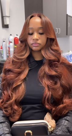 Birthday Hairstyles Middle Part, Hair Dyed On Brown Skin, Autumn Hair Styles Black Women, Fall Birthday Hairstyles, Graduation Hair Color Ideas, Fall Color Hairstyles For Black Women, Ginger Fall Hair Color, New Hair Inspiration, Wine Hair Black Women