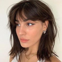 Easy Hairstyles For Medium Hair, Short Brown Hair, Haircut Styles, Haircuts For Fine Hair, Short Hair With Bangs, Hair Inspo Color, Curtain Bangs, Grunge Hair, Short Haircuts