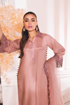 Heavily embellished Peach Pink Pakistani Salwar Suit Dupatta is a dreamy design that is etched with great finesse and detail onto a gleaming tea pink canvas. Lace Design On Suits Latest, Salwar Kameez Designs Latest, Vogue Ready To Wear, Shalwar Kameez Designs For Women, Lace Designs On Suits, Pakistani Salwar Suit, Shalwar Kameez Designs, Suit With Dupatta, Dreamy Design