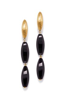 Faceted Onyx Beads dangle beneath Brushed 18K Goldplated Zeppelin 2.5cm x 8mm bead Clipons. Fly high with these dramatically elegant and slim 3 3/4" Drop earrings. Onyx Earrings, Fly High, Mua Sắm, Onyx Bead, Beaded Dangles, Zeppelin, Online Jewelry, Post Earrings, Clip On Earrings