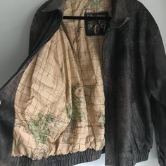 Nwot The Pierce Arrow Brown Distressed Moto Leather Jacket Size Xxl Brand New Never Worn Gorgeous Men's Leather Jacket. 100% Distressed Leather. Hidden Front Zipper. Snap Closure On Sleeves And Front Of Jacket. Cool World Map Lining. Approx Laying Flat: Pit To Pit 25" Shoulder To Hem 28" Vintage Fall Outerwear For Travel, Vintage Outerwear For Travel In Fall, Vintage Fall Travel Outerwear, Vintage Winter Travel Outerwear, Casual Long Sleeve Distressed Brown Outerwear, Vintage Travel Outerwear With Pockets, Cool World Map, Cool World, Moto Leather Jacket