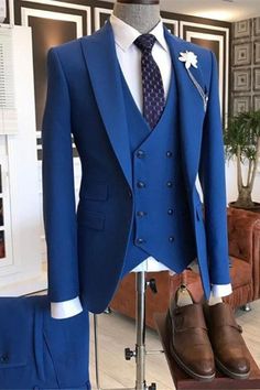 Looking for the best collection of Quincy Trendy Blue Three Piece Point Lapel Mens Suit with affordable price? Shop Blue Peaked Lapel men's blazers at BradyMensuit with free shipping available. Suits Style, Evening Suit, Double Breasted Vest, Medieval Houses, Stylish Suit, Prom Suits, Groom Wear, Formal Suits, 3 Piece Suits