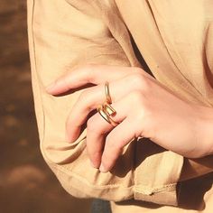 The spiral ring is a symbol of growing and evolution, inspired by the endless cycle of the seasons. It encourages us to constantly reinvent ourselves, to evolve, and to grow. Detail Item No: JC-Rings-13Material: S925 silverColor: GoldSize: ring width 16.7mm (ring width can be broken up and down/adjusted)Ring number: No.7 /16.9mm (adjustable opening)Weight: 8.86-9.30g Alloy Rings, Open Ring Gold, Spiral Ring, Detailed Ring, Open Ring, Metal Material, Yellow Gold Rings, Adjustable Rings, Solid 925 Sterling Silver