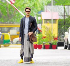 How To Wear Dhoti, Dhoti For Men, Men Skirt, Tatted Men, Fusion Wear, Genderless Fashion, Kurta Men, Indian Men, Mens Kurta Designs