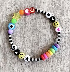 Festival Bracelet Ideas, Candy Bracelet Ideas, Rave Candy Bracelets Ideas, Rave Candy, Rave Bracelets, Pulseras Kandi, Diy Kandi Bracelets, Candy Bracelet, Kandi Ideas