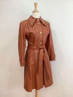 "Super beautiful vintage 70's womens leather jacket!! Details include: Supple leather jacket with really pretty pleated back Color is a sweet cinnamon brown shade, super rich & beautiful! Jacket is lined in silky acetate, buttons in the front. Front pockets, Vincent's Indiana label inside Measurements: Shoulder to shoulder - 16.5\" Around chest, underneath armpits - 39\" Across waist - 30\" Hips - 40\" Top of shoulder to bottom hem - 40\" Era: 1970's Would best fit a modern size S. Be sure to le Fitted Cognac Outerwear For Fall, Vintage Fitted Brown Outerwear, Vintage Leather Jacket With Long Sleeves For Fall, Vintage Long Sleeve Leather Jacket For Fall, Fitted Brown Leather Jacket With Buttons, Fitted Brown Vintage Outerwear, Vintage Brown Leather Jacket For Fall, Brown Leather Jacket With Buttons For Spring, Brown Vintage Outerwear For Fall