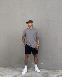 Men Summer Look, Live Your Truth Tattoo, Casual Outfits For Short Guys, Men Fashion 2024 Casual, Casual Men Outfits Streetwear, Casual Summer Outfits Men Street Style, Summer Urban Outfits Men, Oversized Fit Men, Men Summer Outfit Streetwear