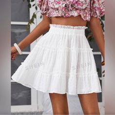 Never Worn, Like Brand New. Brand: Shein Size: Xs Color: White Condition: New Without Tags Short Flowy Skirt, White Flowy Skirt, Short Skirts Outfits, Preppy Skirt, Cute Skirt Outfits, Rock Outfit, Populaire Outfits, Trendy Skirts, White Skirt