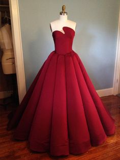 This is an outstanding formal gown! It is a beautiful, classic ballgown silhouette with a modern neckline and beautiful train. This beautiful evening gown is made out of 100% silk faille fabric. This gown is truly amazing. It skirt has a soft look consisting of many different panels of fabric. It Satin Long Prom Dress, Prom Dress Burgundy, Chic Prom Dresses, Burgundy Evening Dress, Red Ball Gown, Silk Wedding Dress, Wedding Flower Girl Dresses, Trendy Wedding Dresses, Burgundy Prom Dress