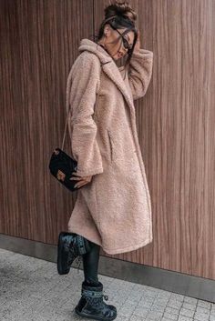 Outfits With Snow Boots, Snow Outfits, Stylish Footwear, Cute Womens, Snow Outfit, Womens Fashion Inspiration, Winter Weather