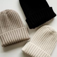 Black Cotton Knitted Beanie, Classic Cotton Winter Hat, Cozy Ribbed Everyday Beanie, Cozy Ribbed Beanie For Everyday, Classic Soft Knit Hat For Fall, Cozy Ribbed Hat For Everyday, Classic Knitted Beanie For Fall, Cozy Solid Color Ribbed Beanie, Soft Knit Beanie For Everyday Fall Wear