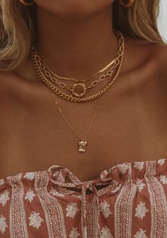 ~18k Gold filled charm & chain ~Womens bust ~20'' length Gold Plated Charm Necklaces, Gold-tone Clavicle Chain Charm Necklace, Aesthetic Tan, Gold Jewelry Aesthetic, Aesthetic Jewellery, Jewelry Knowledge, Jewelry Aesthetic, Golden Necklace, Golden Jewelry