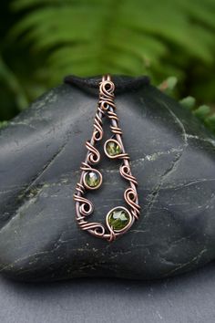 Squiggly Copper Wire Wrapped Teardrop Pendant w... - Folksy Wire Weaving Earrings, Teardrop Wire Wrap Pendant, Wire Wrapped Gnome, Wire Wrapped Leaf Pendant, Small Wire Wrapped Pendant, Wrapped Wire Jewelry, Square Wire Wrapped Pendant, Modern Wire Wrapped Jewelry, Wire Jewelry Ideas