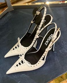 Versace Heels, Heels Aesthetic, Vintage Heels, Fancy Shoes, Girly Shoes, Aesthetic Shoes, Elegant Shoes, Swag Shoes