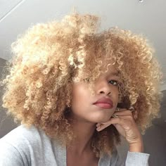 also pinning for the lipstick color Nappy Hair, Big Curly Hair, Lipstick Color, Afro Hair