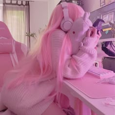 Gamergirl Pfp, Gamer Girl Outfit Aesthetic, Kawaii Gamer Girl Outfit, Pink Hair Girl Aesthetic, Gamer Girl Aesthetic Outfits, Girl Gamer Aesthetic, Gamer Girl Pfp, Gamer Girl Look, Gamergirl Aesthetic