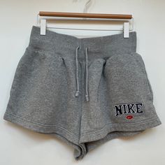 Never Worn These Loose-Fitting Shorts Are Made From Midweight Brushed Fleece For A Soft Yet Structured Feel. And Exaggerated Details (Like Elongated Ribbing And Drawcord) Ensure Your Look Is Anything But Basic. Nike Sportswear Phoenix Fleece, Fancy Fits, Clothing Aesthetic, Dream Outfits, Dream Closets, List Ideas, Shorts Nike, Sweat Shorts, Loose Shorts