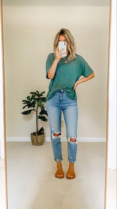 August Outfits Women, Cool Mom Outfits, Outfits Women Casual, August Outfits, Pocket Tees, Cool Mom, Cute Clothes