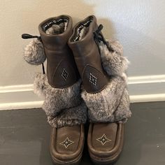 Boho Inuit Winter Boots Worn Just A Few Times Practically Brand New! Authentic Manitoba’s Mukluks. From A Dog Friendly Home Traditional Winter Boots, Inuit Boots, Inuit Fashion, Inuit Clothing, Mukluk Boots, Western Winter, Cozy Outfits, Moccasin Boots, Snow Boots Women