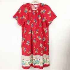 Vintage Smart Time Made In Usa Muumuu Housecoat Snap Front (Snaps Look Like Buttons) Floral Print Fabric Is Crisp & Bright! Size Small *Could Fit A Medium As Well* Approx 22.5” Pit To Pit 43” Length Nwot Deadstock Never Worn Boho Hippie Cottage Core Wg00 E Floral Print Fabric, Sleepwear Robe, Cottage Core, Boho Hippie, Print Fabric, Women's Intimates, Hippie Boho, Vintage Ladies, Made In Usa