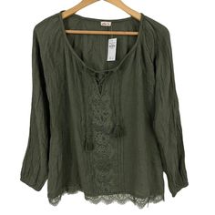 Hollister Blouse Top Green Tassel Lace Women Size Medium New Sku 3974 Fringe V-neck Top For Fall, Casual V-neck Blouse With Tassels, Spring V-neck Blouse With Tassel Ties, Casual V-neck Tops With Tassel Ties, Casual Vacation Blouse With Tassel Ties, Fall Cotton Tops With Tassels, Casual V-neck Peasant Top With Tassels, Long Sleeve Cotton Top With Tassel Ties, Long Sleeve Cotton Tops With Tassel Ties