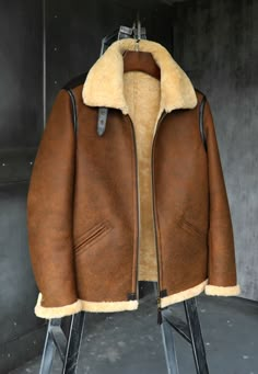 Sheepskin Coat Mens, Leather Aviator Jacket, Short Leather Jacket, Polo Shirt Outfits, Best Leather Jackets, Fur Leather Jacket, Mens Fur, Leather Jacket Style