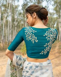 Hina Disgin, Blause Desine Latest Back, Vestido Charro, Shirt Painting, Zardosi Embroidery, Blouse Designer