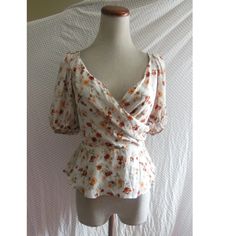 Size: Medium Bust: 34-36 In. Waist: 28 In. A Sweetheart Neckline Is Paired With Puff Sleeves And An Allover Floral Print To Complete This Charming Blouse. 20" Length Sweetheart Neck Short Puff Sleeves Flared Hem Allover Floral Print 100% Polyester Dry Clean Imported Fitted Cream Cute Tops, Cute Fitted Cream Tops, Sweetheart Neck Top, Pink Long Sleeve Blouse, Wrap Top Blouse, White Floral Blouse, Black Corset Top, Lace Short Sleeve Top, Crochet Lace Top