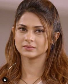 Hairstyles For Open Hair, Front Hairstyles For Open Hair, Beyhadh Maya, Angry Mood, Deepika Padukone Hair, Front Hairstyles, Reception Hairstyles, Hair Style On Saree, Jennifer Winget Beyhadh