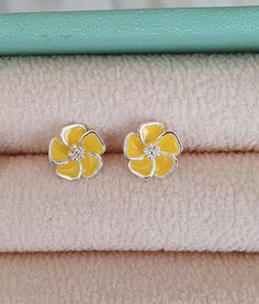 Mini earrings in 925 silver Yellow flowers