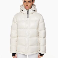 Aritiza Super Puff Brand New Shiny Cream Color Literally Never Has Been Worn Just Did Not Fit Me The Way I Wanted To Dm Me W Questions Also Can Do Free Ship Just Message Me Black Cropped Jean Jacket, Brown Coat Women, Aritzia Super Puff, The Super Puff, Hooded Knit Cardigan, Aritzia Jacket, Super Puff, White Puffer, Crop Jean Jacket