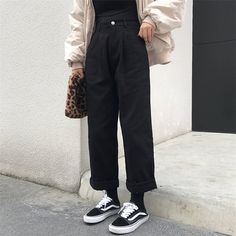 Yn Photo, Kore Style, Trendy Aesthetic Outfits, Ladies Pant, Y2k Aesthetic Fashion, Aesthetic Clothing Stores, Black Women Fashion, Loose Pants, Mode Streetwear