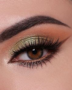 Eyeshadow For Green Outfit, Green Dress Makeup, Sparkly Eye Makeup, Green Eyeshadow Look, Quince Ideas, Green Makeup, Pinterest Makeup