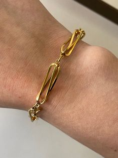 9carat ladies gold twisted bracelet  Slight imperfection on the bar as shown in pictures  Length:185mm Weight:9.14g Sale price:£365.00 Replacement price:£685.50 Modern Twist Yellow Gold Bracelet For Gift, Modern Gold Clasp Chain Bracelet As Gift, Modern Chain Bracelet With Gold Clasp As Gift, Modern Chain Bracelet With Gold Clasp For Gift, Modern Gold Bracelet As Gift, Modern Twist Gold Bracelet As Gift, Gold Bracelet With Rectangular Links For Formal Occasions, Gold Bracelets With Polished Finish And Modern Twist, Rectangular Gold Plated Bracelet For Formal Occasions