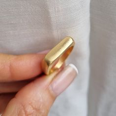 "Classic bar signet ring in an oval design, dainty minimalist pinky ring jewelry for women, available in 14k gold plating, sterling silver, and in 9k or 14k solid yellow gold.  This delicate handmade gold ring is elegant and minimalist. It was made by carving wax and casting it into metal.  It is available in high-quality 14k gold plating, sterling silver, and in 9k or 14k solid yellow gold.  This ring is very comfortable to wear and great for everyday use, and will never go out of style. It can Wax Carving Ring Design, Signet Ring Women, Signet Ring Silver, Silver Pinky Ring, Oval Signet Ring, Antique Gold Rings, Unique Gold Rings, Dainty Gold Ring, Gold Pinky Ring