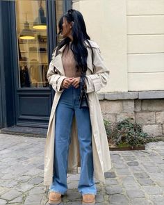 Polished Boho Style, Rainy Weather Outfits Winter, Nyc Spring Outfits 2023, London Outfit Ideas Spring, Rainy Day Fits, Outfits For Rainy Days, Rainy Days Outfit, Rainy Day Work Outfit, Aritzia Aesthetic