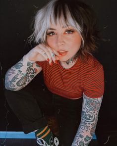 Alternative Fall Hair Color, 2023 Alt Hair, Girrlscout Haircut, Split Dye Pixie Cut, Short Two Toned Hair, Short Alternative Hairstyles, Split Dye Mullet, Alternative Hair Color