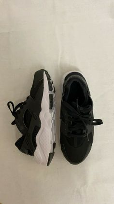 Nike Huarache Run Big Kids 654275-407 Black Running Shoes Size 5Y Huarache Run, Black Running Shoes, Nike Huarache, Big Kids, Running Shoes, Sneakers Nike, Running, Nike, Sneakers